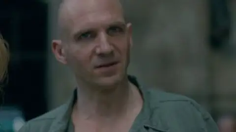 Still 4 of Coriolanus (2011) BluRay [Hindi (DD2.0) & English] 1080p 720p & 480p Dual Audio [x264/10Bit-HEVC]