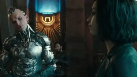 Still 5 of Alita: Battle Angel (2019) BluRay [Hindi (ORG 5.1) & English] 4K 1080p 720p & 480p Dual Audio [x264/10Bit-HEVC]