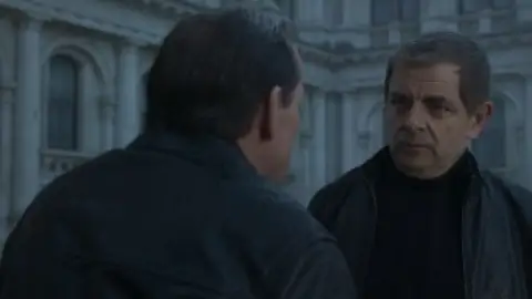 Still 4 of Johnny English Strikes Again (2018) BluRay [Hindi (ORG 5.1) & English] 1080p 720p & 480p [x264/10Bit-HEVC]