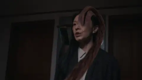 Still 8 of Parasyte: The Grey (Season 1) WEB-DL [Hindi (ORG 5.1) & English] 1080p 720p & 480p [x264/10Bit-HEVC] | [ALL Episodes] | NF Series