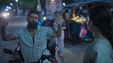 Still 1 of Veera Dheera Sooran: Part 2 (2025) WEB-DL [Hindi (DD5.1) & Tamil] 4K 1080p 720p & 480p Dual Audio [x264/10Bit-HEVC]