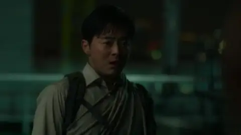 Still 6 of Exit (2019) BluRay [Hindi (ORG 2.0) & Korean] 1080p 720p & 480p Dual Audio [x264/10Bit-HEVC]