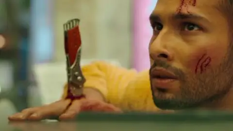 Still 7 of Yudhra (2024) WEB-DL [Hindi DD5.1] 4K 1080p 720p & 480p [x264/HEVC]