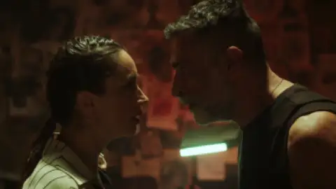 Still 8 of Red Queen (Season 1) WEB-DL [Hindi (ORG 5.1) & English] 1080p 720p & 480p [x264/10Bit-HEVC] | [ALL Episodes] | PrimeVideo Series