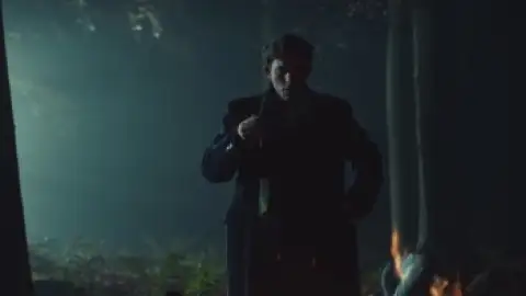 Still 8 of Peaky Blinders (Season 3) BluRay [Hindi (DD2.0) & English] 1080p 720p & 480p [x264/10Bit-HEVC] | [ALL Episodes] | TV Series
