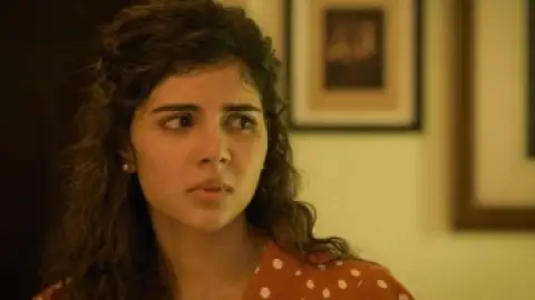 Still 6 of Varshangalkku Shesham (2024) WEB-DL [Hindi (ORG 5.1) + Malayalam] 4K 1080p 720p & 480p Dual Audio [x264/HEVC]