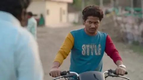 Still 2 of Panchayat (Season 3) WEB-DL [Hindi DD5.1] 4K 1080p 720p & 480p [x264/HEVC] HD | ALL Episodes [PrimeVideo Series]