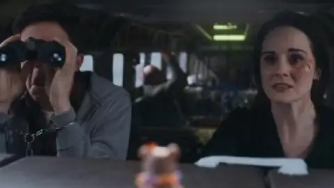 Still 5 of Flight Risk (2025) BluRay [Hindi (DD5.1) & English] 4K 1080p 720p & 480p Dual Audio [x264/10Bit-HEVC]