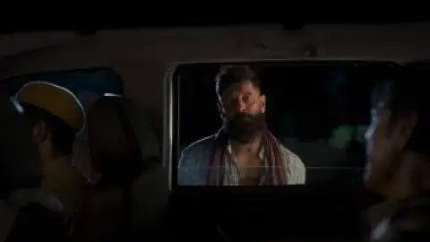 Still 4 of Veera Dheera Sooran: Part 2 (2025) [Hindi – HQ/Studio Dub] WEB-DL 4K 1080p 720p 480p [x264/HEVC] HD