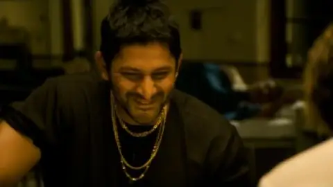 Still 4 of Munna Bhai M.B.B.S. (2003) WEB-DL [Hindi DD5.1] 1080p 720p & 480p [x264/HEVC]