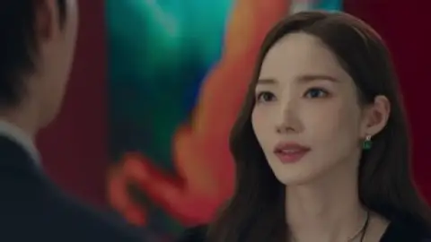 Still 6 of Siren’s Kiss (Season 1) WEB-DL [Hindi (DD2.0) & English] 1080p 720p & 480p Dual Audio [x264/10Bit-HEVC] | AMZN Series | ALL EPiSODES