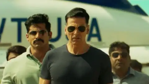 Still 2 of Sooryavanshi (2021) WEB-DL [Hindi DD5.1] 1080p 720p & 480p [x264/HEVC]