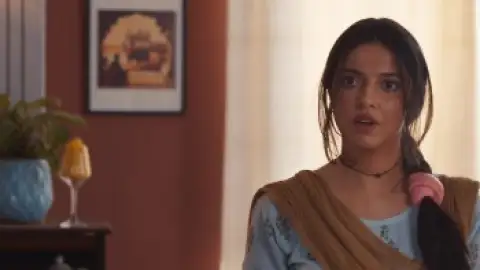 Still 6 of Ek Chatur Naar (2025) WEB-DL [Hindi DD5.1] 4K 1080p 720p & 480p [x264/HEVC]