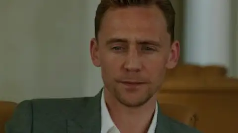 Still 6 of The Night Manager (Season 1) BluRay [Hindi (DD5.1) & English] 1080p 720p & 480p [x264/10Bit-HEVC] | [ALL Episodes] | BBC One Series