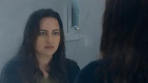 Still 8 of Nikita Roy (2025) DS4K WEB-DL [Hindi (ORG-DD5.1)] 4K 1080p 720p & 480p [x264/HEVC]