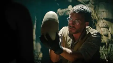 Still 7 of Jurassic World: Rebirth (2025) DS4K WEB-DL [Hindi (DD5.1) & English] 4K 1080p 720p & 480p Dual Audio [x264/10Bit-HEVC]