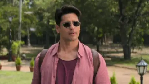 Still 1 of Param Sundari (2025) WEB-DL [Hindi DD5.1] 4K 1080p 720p & 480p [x264/HEVC]