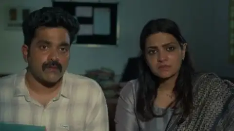 Still 5 of JSK – Janaki V vs State of Kerala (2025) WEB-DL [Hindi (DD5.1) & Malayalam] 4K 1080p 720p & 480p [x264/HEVC]