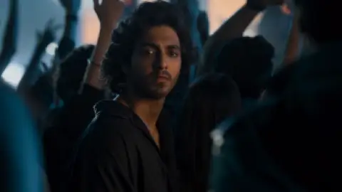 Still 10 of Saiyaara (2025) DS4K WEB-DL [Hindi DD5.1] 4K 1080p 720p & 480p [x264/10Bit-HEVC]