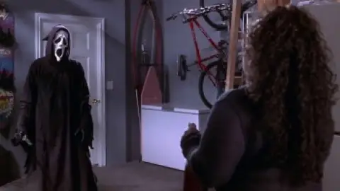 Still 4 of Scary Movie (2000) BluRay [Hindi (DD2.0) & English] 1080p 720p & 480p Dual Audio [x264/ESubs]