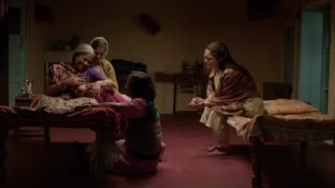 Still 6 of Sir Madam Sarpanch (2023) WEB-DL [Hindi DD2.0] 1080p 720p & 480p [x264/ESubs]