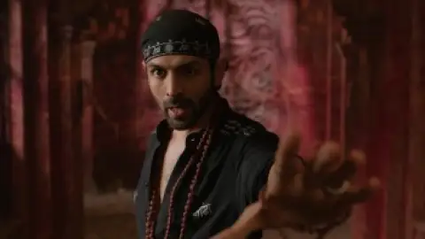 Still 4 of Bhool Bhulaiyaa 3 (2024) WEB-DL [Hindi DD5.1] 4K 1080p 720p & 480p [x264/10Bit-HEVC]