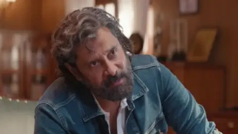 Still 3 of Mahaan (2022) UNCUT DS4K WEB-DL [Hindi (DD2.0) & Tamil] 4K 1080p 720p & 480p Dual Audio [x264/10Bit-HEVC]