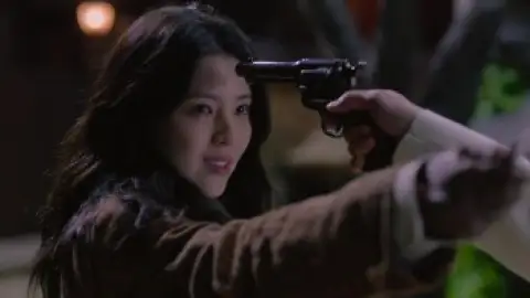 Still 4 of Gyeongseong Creature (Season 1 – Part 2) WEB-DL [Hindi (ORG 5.1) & English] 1080p 720p & 480p [x264/10Bit-HEVC] | [ALL Episodes] | NF Series