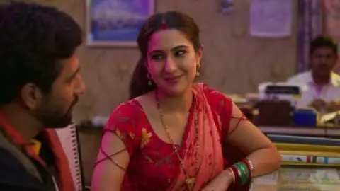 Still 2 of Zara Hatke Zara Bachke (2023) WEB-DL [Hindi DD5.1] 4K 1080p 720p & 480p [x264/HEVC]