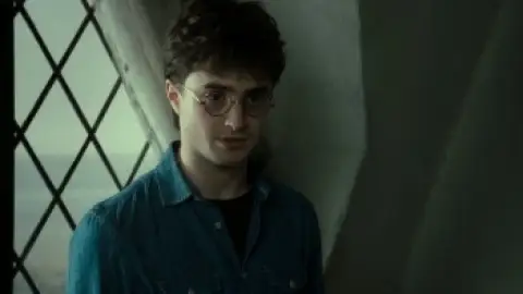 Still 1 of Harry Potter and the Deathly Hallows: Part 2 (2011) BluRay [Hindi (ORG 5.1) & English] 1080p 720p & 480p [x264/10Bit-HEVC]
