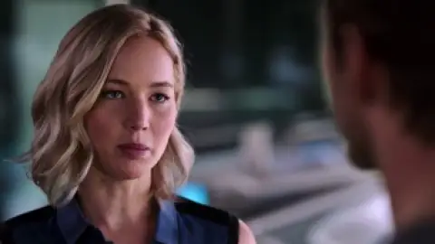 Still 2 of Passengers (2016) BluRay [Hindi (ORG 5.1) & English] 4K 1080p 720p & 480p [x264/10Bit-HEVC]