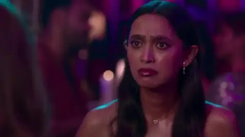 Still 4 of Four More Shots Please! (Season 4) WEB-DL [Hindi DD5.1] 4K 1080p 720p & 480p [x264/ESubs] | PrimeVideo Series