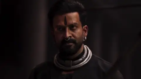 Still 9 of Salaar: Cease Fire – Part 1 (2023) DS4K WEB-DL [Hindi (ORG 5.1) + Telugu] 4K 1080p 720p & 480p Dual Audio [x264/10Bit-HEVC] | ,