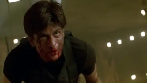 Still 6 of Main Hoon Na (2004) BluRay [Hindi DD5.1] 1080p 720p & 480p [x264/Esub]