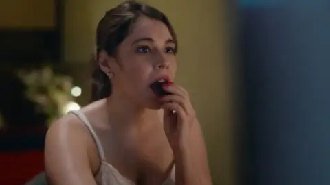 Still 2 of Four More Shots Please! (Season 1) WEB-DL [Hindi DD5.1] 1080p 720p & 480p [x264/ESubs] | PrimeVideo Series