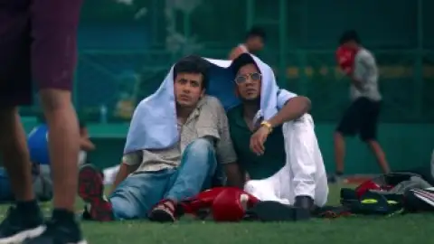 Still 4 of Alappuzha Gymkhana (2025) DS4K WEB-DL [Hindi (DD5.1) & Malayalam] 4K 1080p 720p & 480p Dual Audio [x264/10Bit-HEVC]