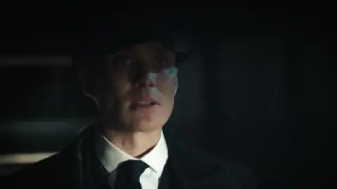 Still 4 of Peaky Blinders (Season 3) BluRay [Hindi (DD2.0) & English] 1080p 720p & 480p [x264/10Bit-HEVC] | [ALL Episodes] | TV Series