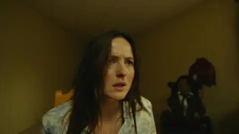 Still 6 of Backrooms (2026) WEB-DL [Hindi (DD5.1) & English] 4K 1080p 720p & 480p [x264/10Bit-HEVC]