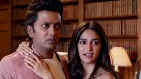 Still 2 of Housefull 4 (2019) WEB-DL [Hindi DD5.1] 1080p 720p & 480p [x264/HEVC]