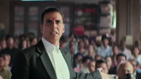 Still 1 of Jolly LLB 3 (2025) DS4K WEB-DL [Hindi DD5.1] 4K 1080p 720p & 480p [x264/10Bit-HEVC]