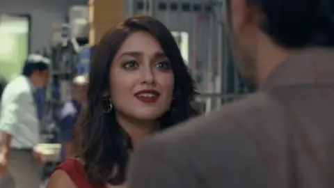 Still 6 of Do Aur Do Pyaar (2024) WEB-DL [Hindi DD5.1] 4K 1080p 720p & 480p [x264/HEVC]