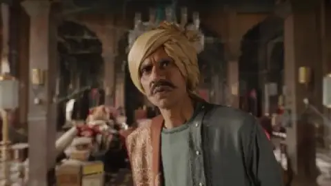 Still 3 of Bhool Bhulaiyaa 3 (2024) WEB-DL [Hindi DD5.1] 4K 1080p 720p & 480p [x264/10Bit-HEVC]