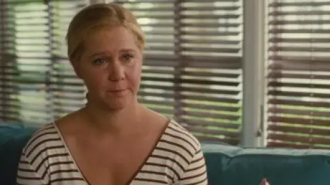 Still 6 of Trainwreck (2015) UNRATED BluRay [Hindi (DD5.1) & English] 1080p 720p & 480p Dual Audio [x264/10Bit-HEVC]
