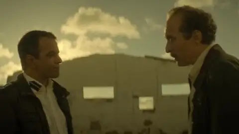 Still 4 of The Negotiator (2025) BluRay [Hindi (DD5.1) & Italian] 4K 1080p 720p & 480p Dual Audio [x264/10Bit-HEVC]