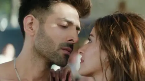 Still 2 of Tu Meri Main Tera Main Tera Tu Meri (2025) WEB-DL [Hindi DD5.1] 4K 1080p 720p & 480p [x264/HEVC]