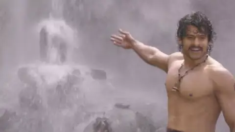 Still 5 of Bahubali: The Beginning (2015) BluRay [Hindi DD5.1] 1080p 720p & 480p [x264/10Bit-HEVC]