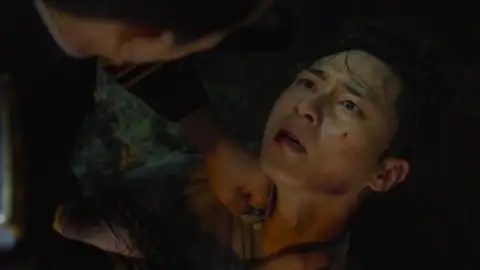 Still 2 of Gyeongseong Creature (Season 1 – Part 2) WEB-DL [Hindi (ORG 5.1) & English] 1080p 720p & 480p [x264/10Bit-HEVC] | [ALL Episodes] | NF Series
