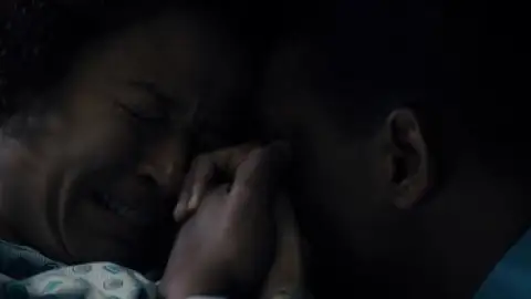 Still 2 of Concussion (2015) BluRay Dual Audio [Hindi (ORG 5.1) + English] 1080p 720p & 480p x264 DD5.1