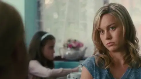 Still 1 of Trainwreck (2015) UNRATED BluRay [Hindi (DD5.1) & English] 1080p 720p & 480p Dual Audio [x264/10Bit-HEVC]