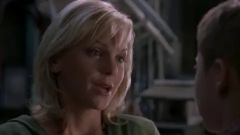 Still 5 of Scary Movie 3 (2003) BluRay [Hindi (DD2.0) & English] 1080p 720p & 480p Dual Audio [x264/10Bit-HEVC]